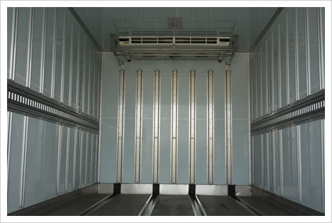 4t冷蔵箱車積荷内部